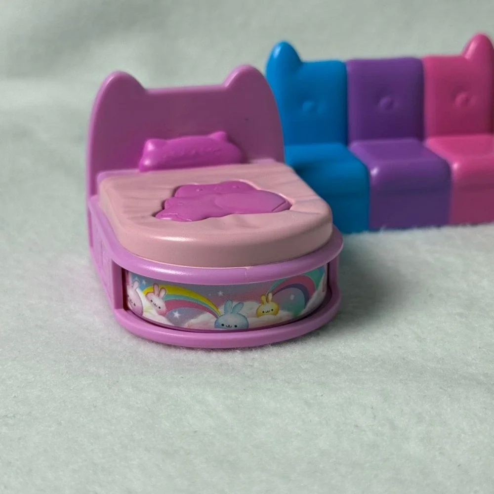 Gabby's Dollhouse Furniture Accessory Lot Bed Couch Tub Vanity Bathroom Cake